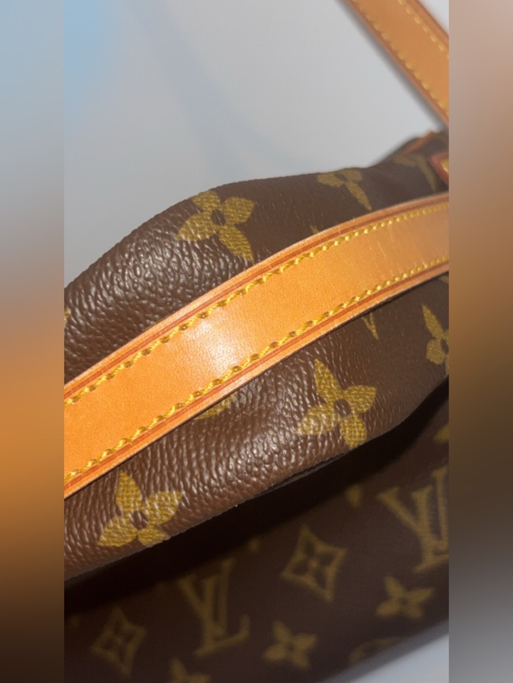 Louis Vuitton Vintage Crossbody w/COA - Picture 5 of 16